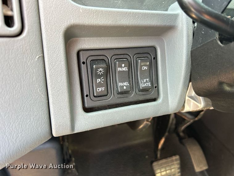 image for item DS8824 2006 International 4300  spreader truck