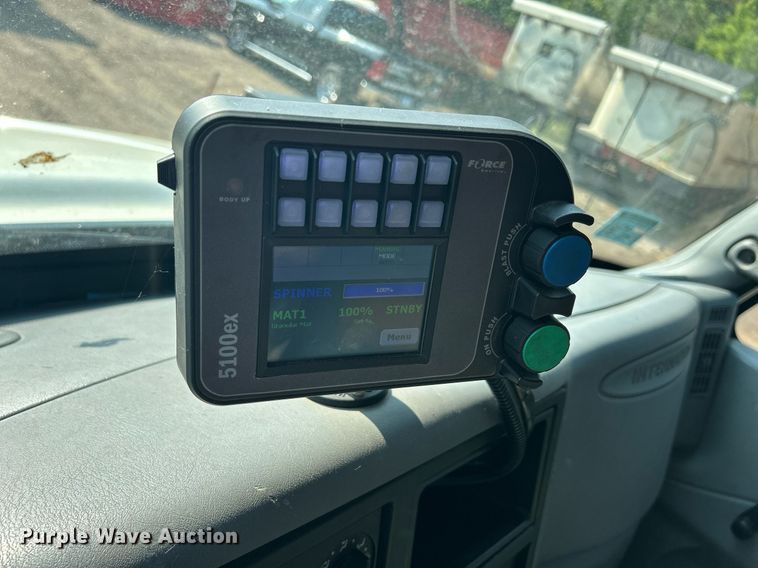 image for item DS8824 2006 International 4300  spreader truck