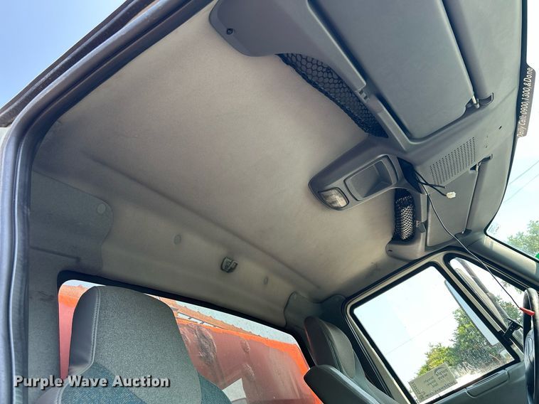 image for item DS8824 2006 International 4300  spreader truck