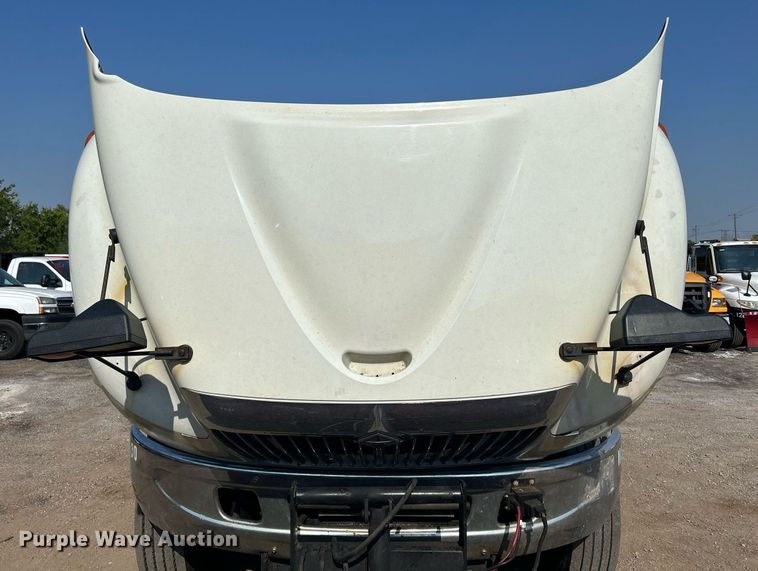 image for item DS8824 2006 International 4300  spreader truck