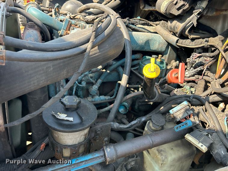 image for item DS8824 2006 International 4300  spreader truck