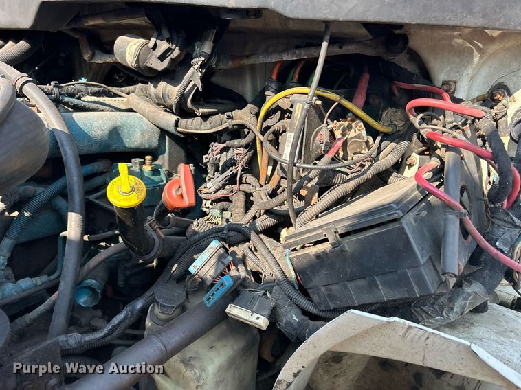 image for item DS8824 2006 International 4300  spreader truck