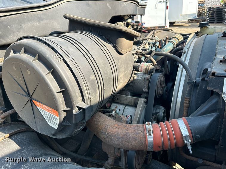 image for item DS8824 2006 International 4300  spreader truck