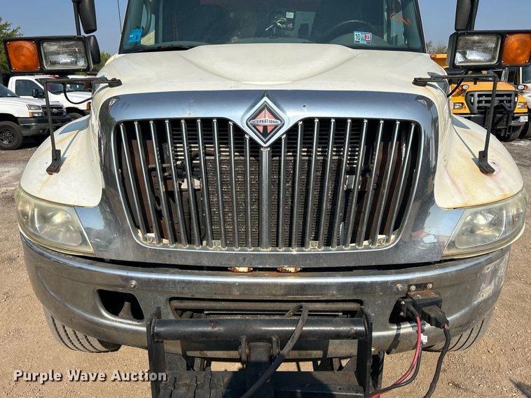 image for item DS8824 2006 International 4300  spreader truck