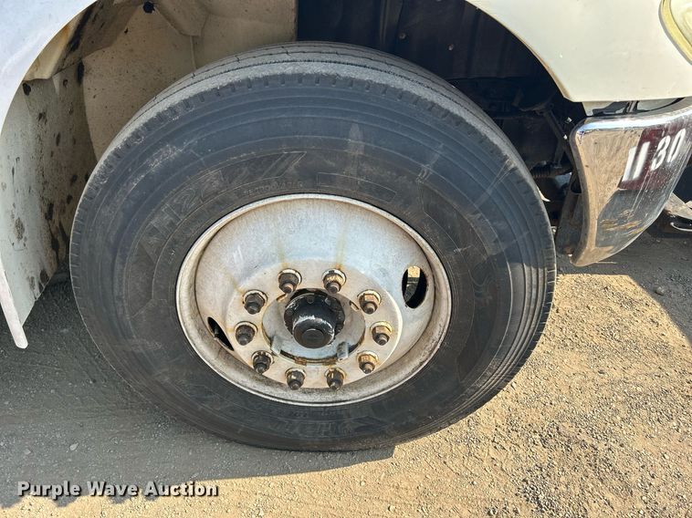 image for item DS8824 2006 International 4300  spreader truck