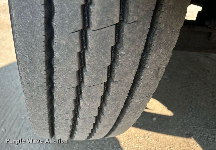 image for item DS8824 2006 International 4300  spreader truck