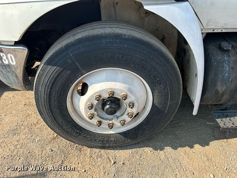 image for item DS8824 2006 International 4300  spreader truck