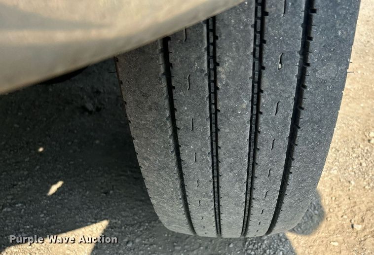 image for item DS8824 2006 International 4300  spreader truck