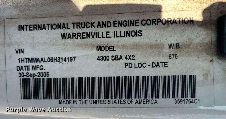 image for item DS8824 2006 International 4300  spreader truck