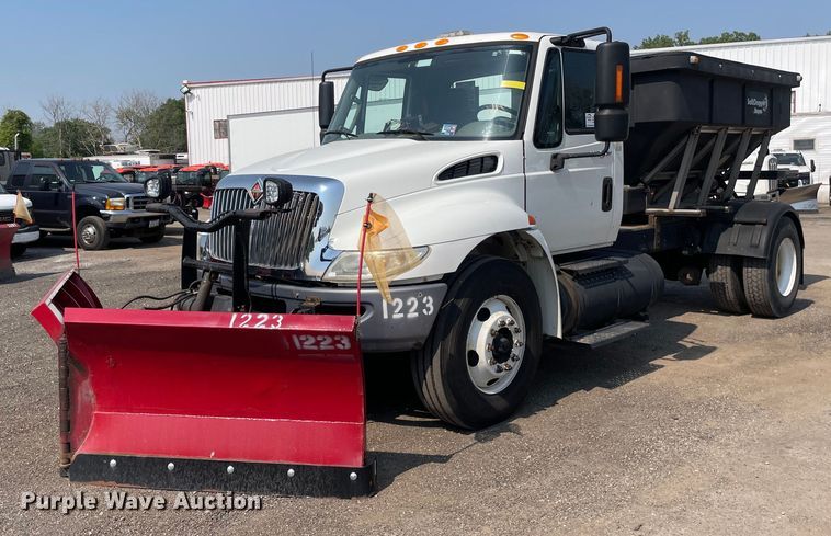 image for item DS8861 2012 International 4300  spreader truck