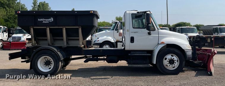 image for item DS8861 2012 International 4300  spreader truck