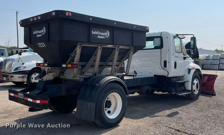 image for item DS8861 2012 International 4300  spreader truck