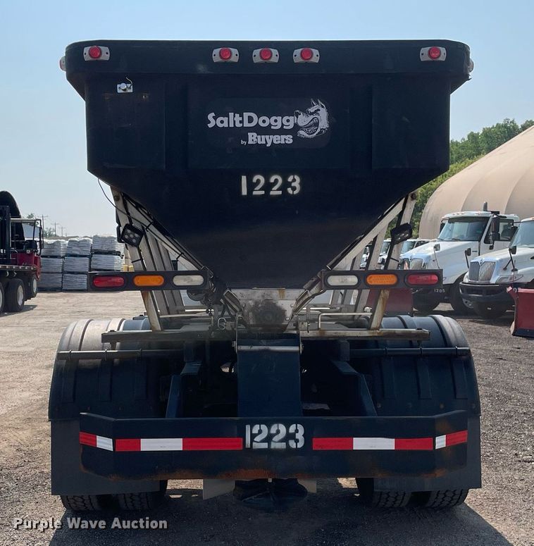 image for item DS8861 2012 International 4300  spreader truck