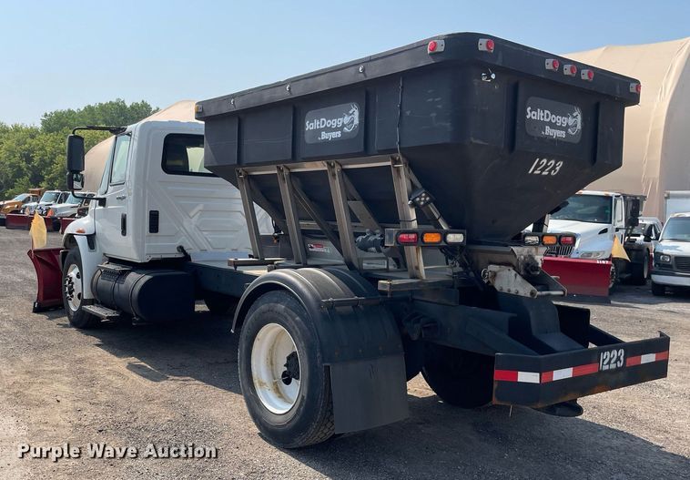 image for item DS8861 2012 International 4300  spreader truck