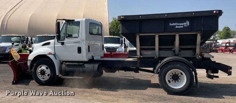 image for item DS8861 2012 International 4300  spreader truck