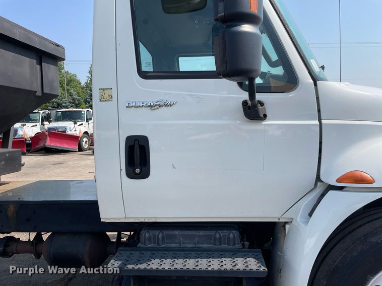 image for item DS8861 2012 International 4300  spreader truck