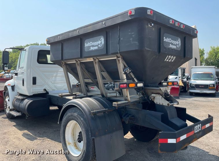 image for item DS8861 2012 International 4300  spreader truck