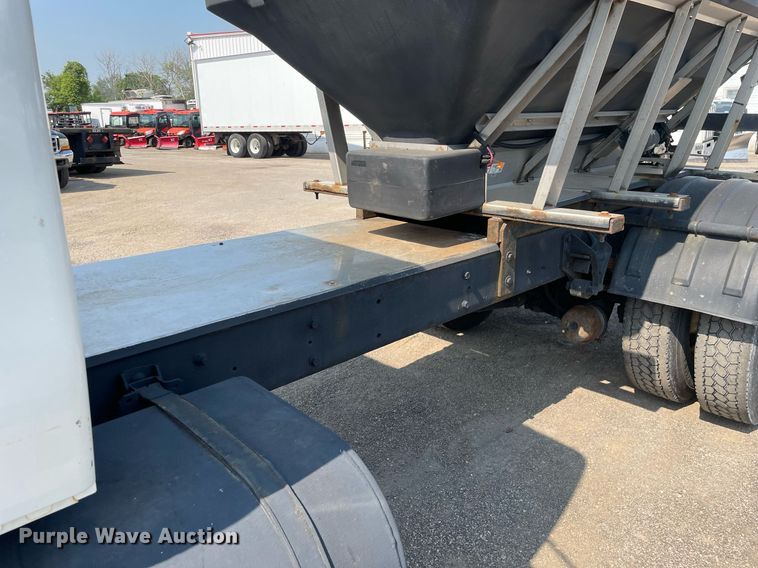 image for item DS8861 2012 International 4300  spreader truck