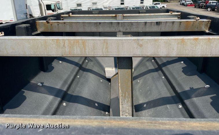 image for item DS8861 2012 International 4300  spreader truck