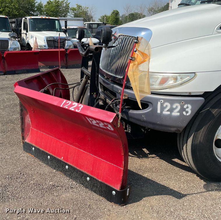 image for item DS8861 2012 International 4300  spreader truck