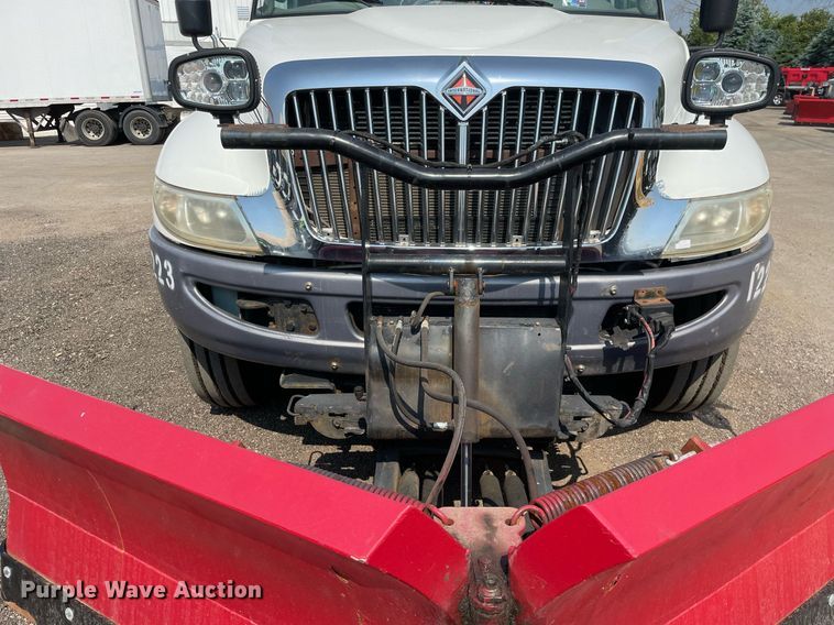 image for item DS8861 2012 International 4300  spreader truck