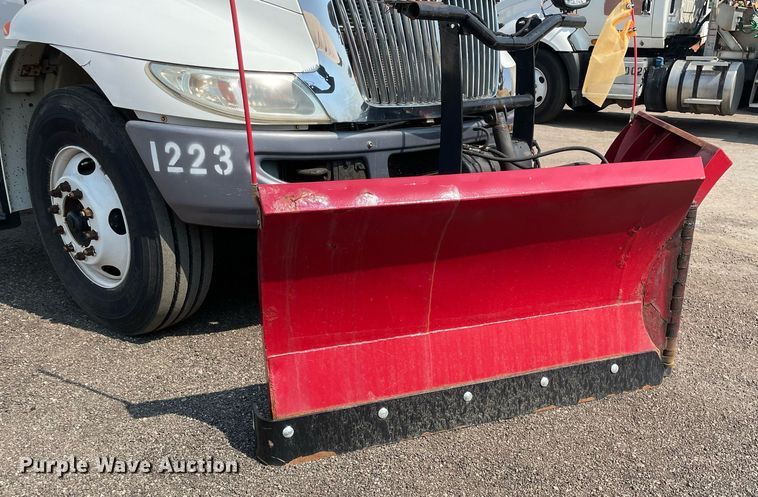 image for item DS8861 2012 International 4300  spreader truck