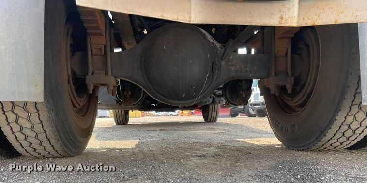 image for item DS8861 2012 International 4300  spreader truck