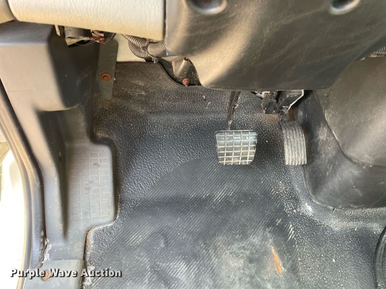 image for item DS8861 2012 International 4300  spreader truck