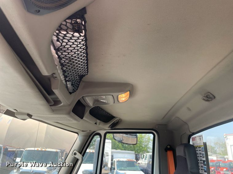 image for item DS8861 2012 International 4300  spreader truck