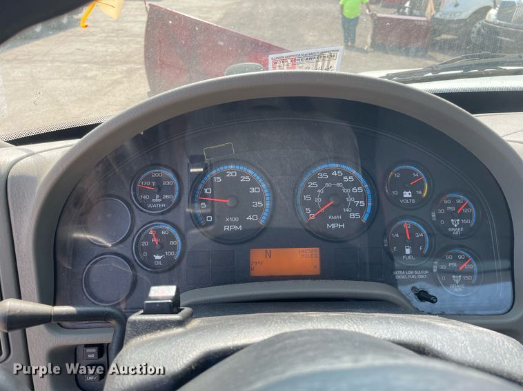 image for item DS8861 2012 International 4300  spreader truck