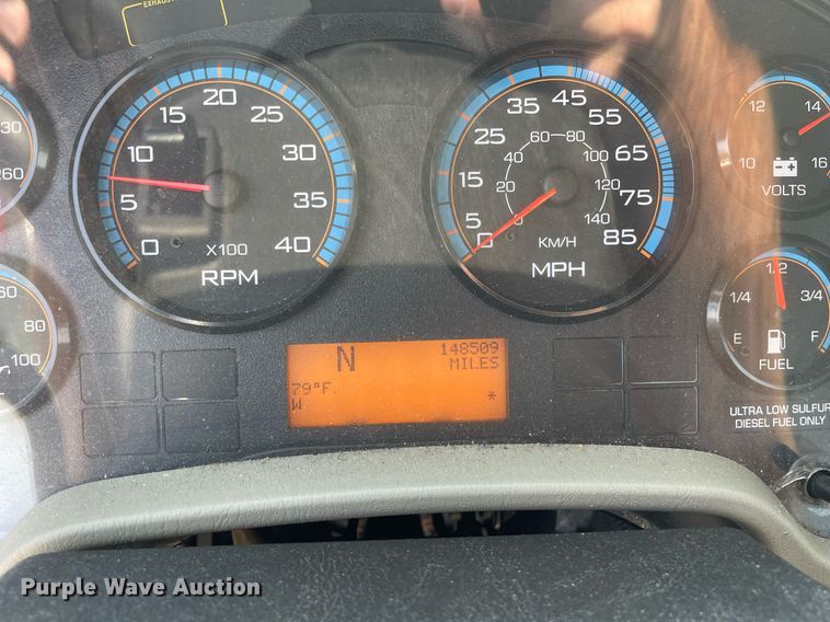 image for item DS8861 2012 International 4300  spreader truck