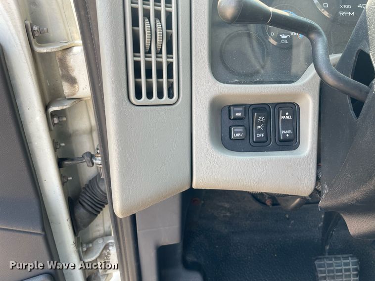 image for item DS8861 2012 International 4300  spreader truck