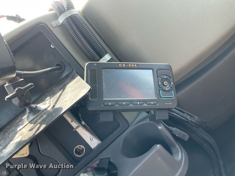 image for item DS8861 2012 International 4300  spreader truck