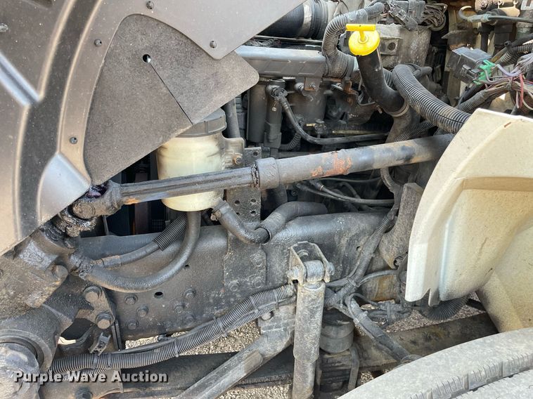 image for item DS8861 2012 International 4300  spreader truck