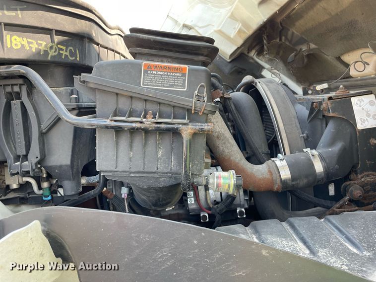 image for item DS8861 2012 International 4300  spreader truck