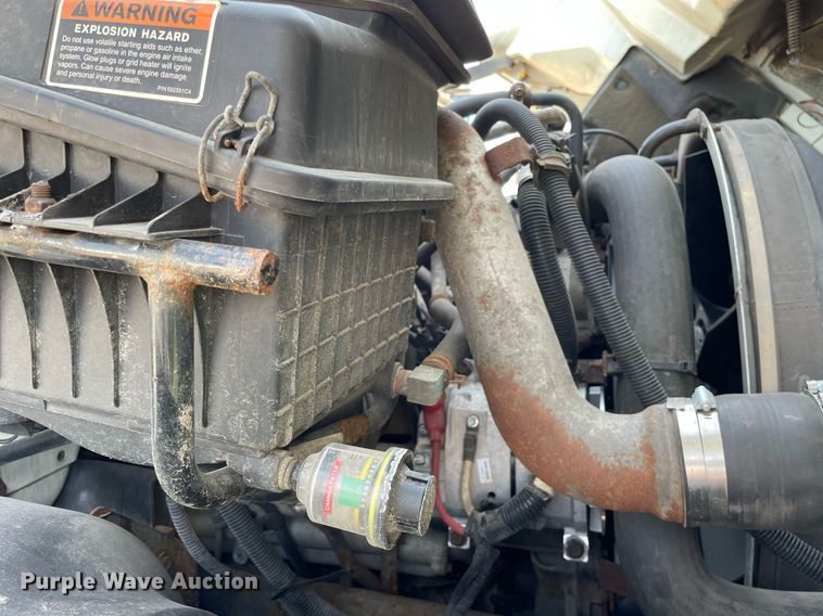 image for item DS8861 2012 International 4300  spreader truck