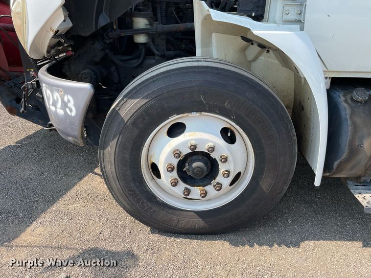 image for item DS8861 2012 International 4300  spreader truck