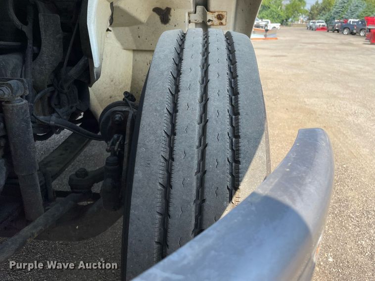 image for item DS8861 2012 International 4300  spreader truck