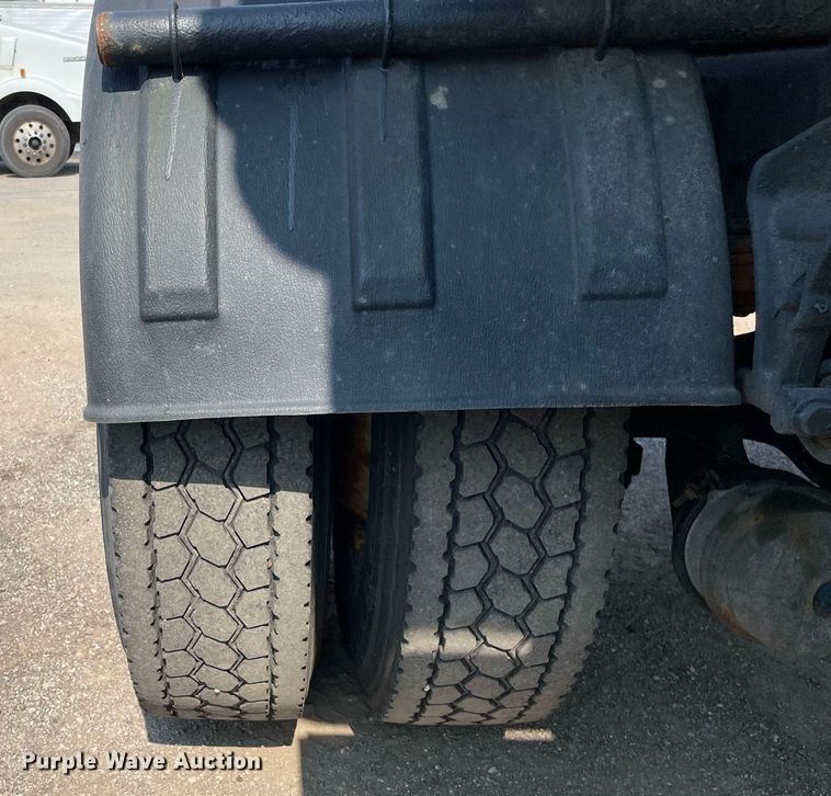 image for item DS8861 2012 International 4300  spreader truck