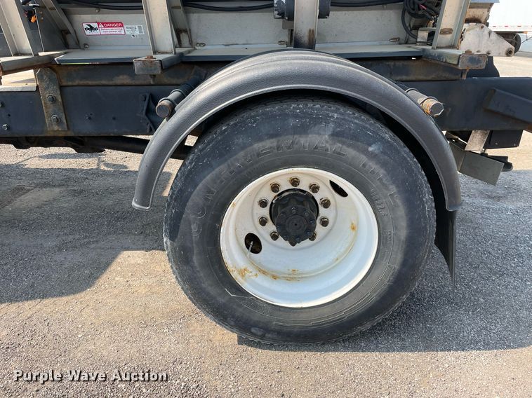 image for item DS8861 2012 International 4300  spreader truck