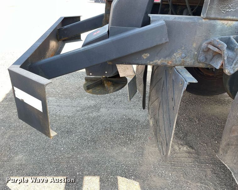 image for item DS8862 2004 International 4300  spreader truck