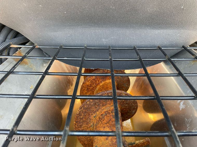 image for item DS8862 2004 International 4300  spreader truck