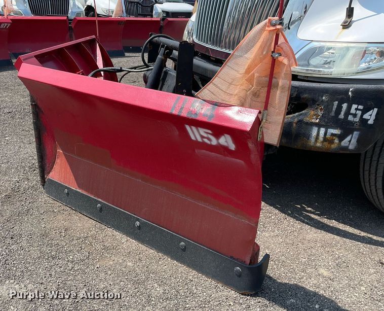 image for item DS8862 2004 International 4300  spreader truck