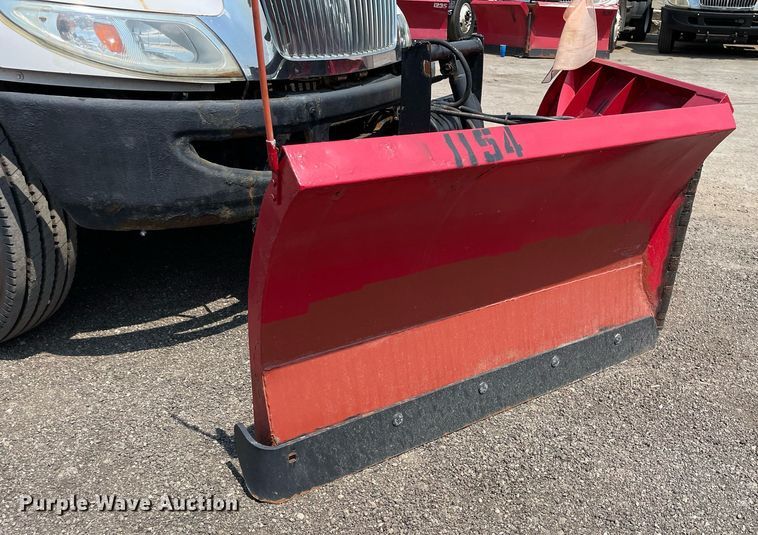 image for item DS8862 2004 International 4300  spreader truck