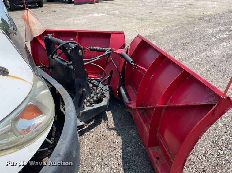 image for item DS8862 2004 International 4300  spreader truck