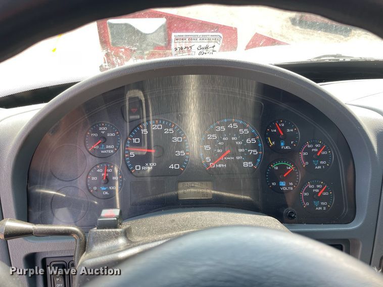 image for item DS8862 2004 International 4300  spreader truck