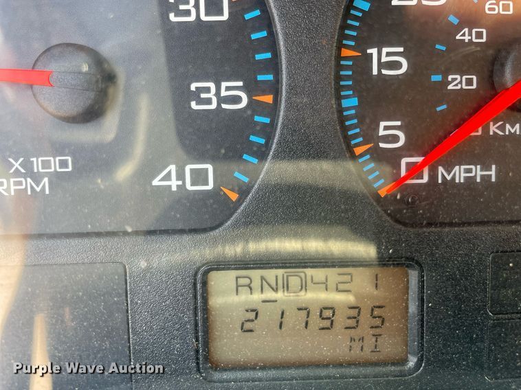 image for item DS8862 2004 International 4300  spreader truck