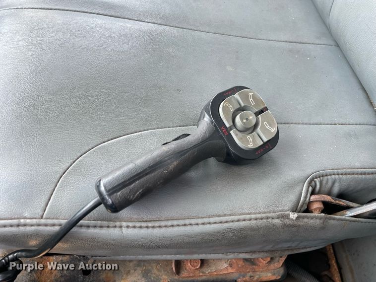 image for item DS8862 2004 International 4300  spreader truck