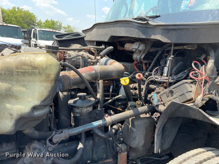 image for item DS8862 2004 International 4300  spreader truck