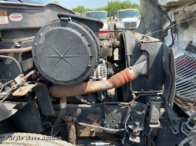 image for item DS8862 2004 International 4300  spreader truck